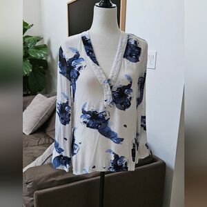 💝H&m Floral Blue and White Women's Top